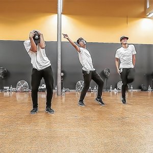 "Blurred Lines" by Robin Thicke  :: Quick Crew (Dance Choreography) :: URBAN DANCE CAMP - YøùTùbé